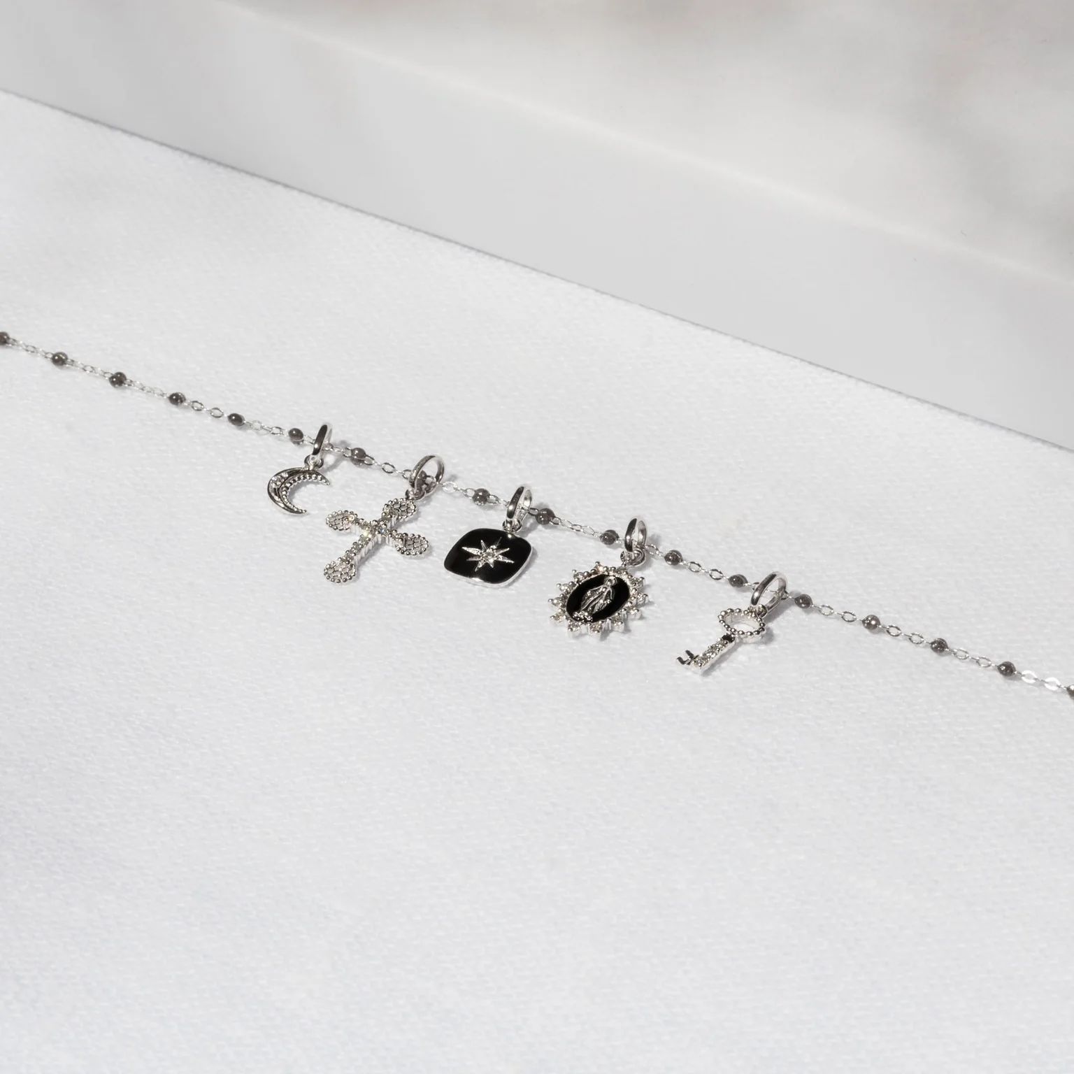pendentif petite lune, diamant, or blanc