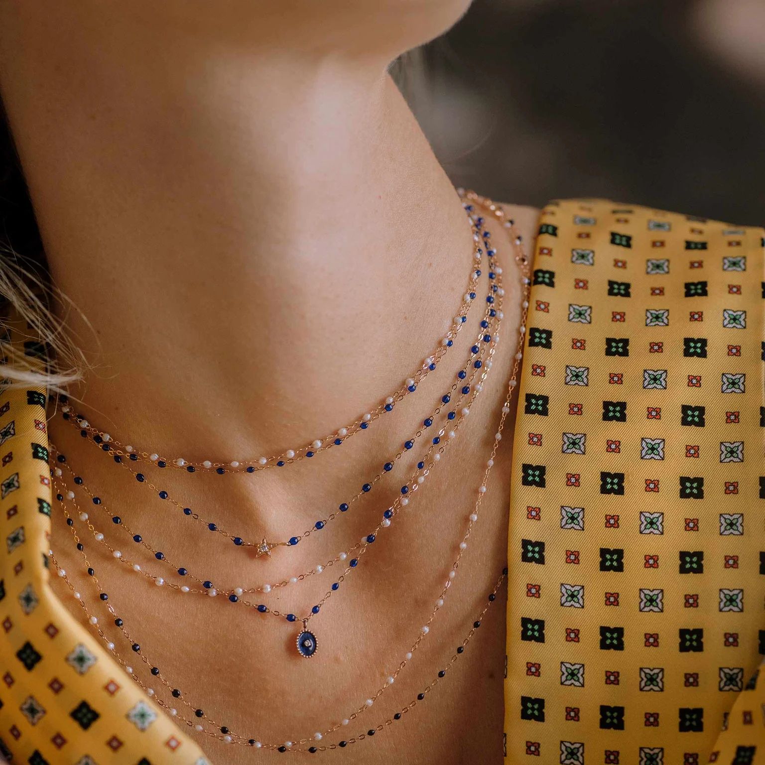 collier bleu de prusse classique gigi, or rose, 42 cm