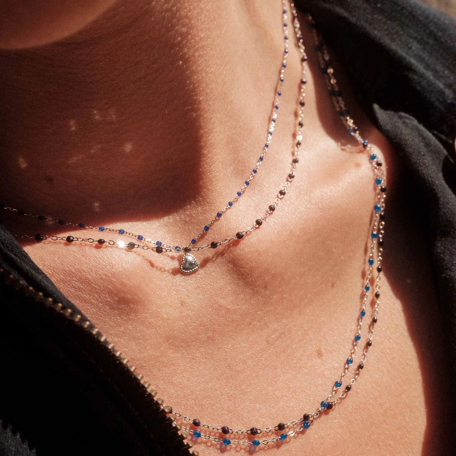 collier bleu de prusse lucky coeur, or blanc, 40 cm