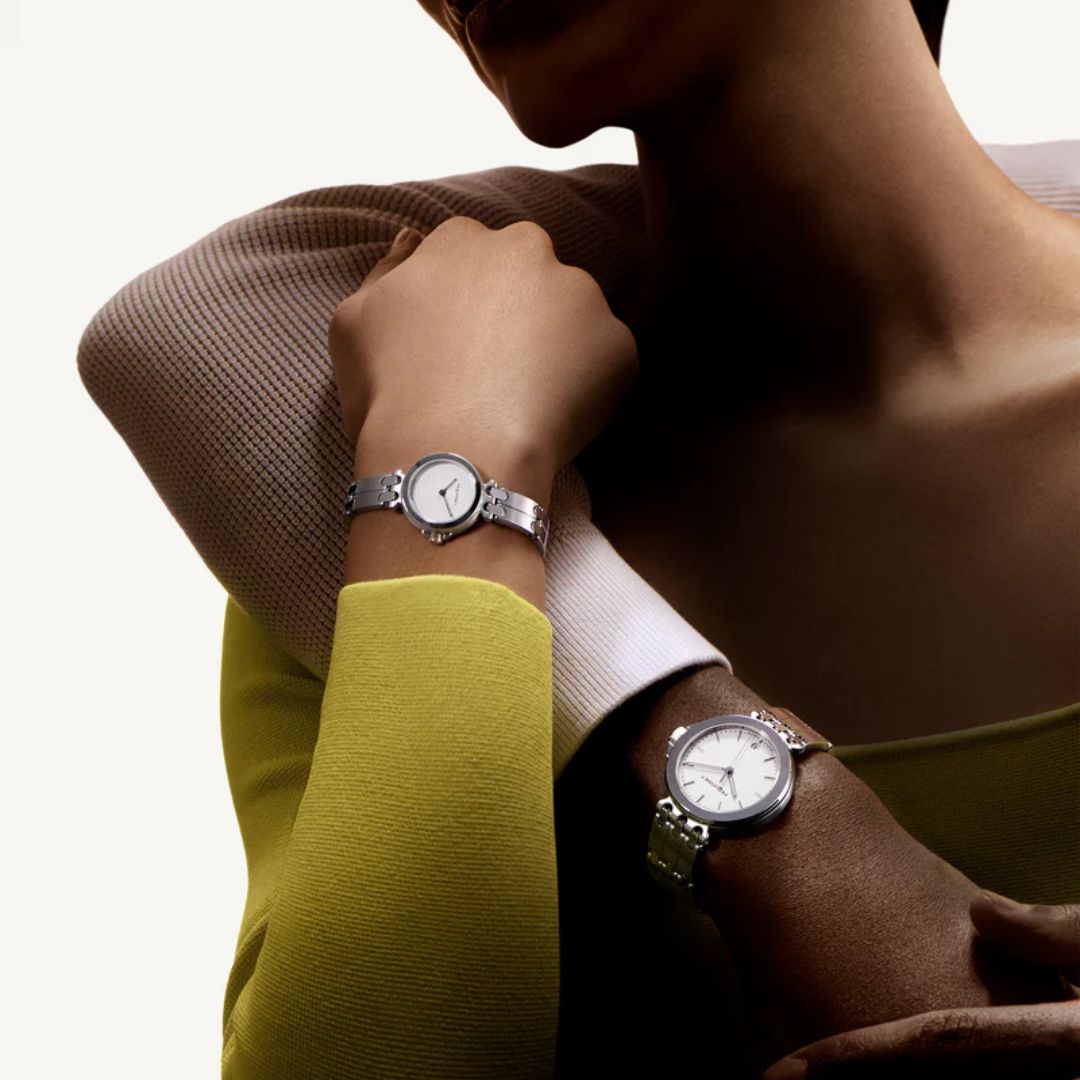 montre mooréa, cadran blanc index et lunette sertie, bracelet acier