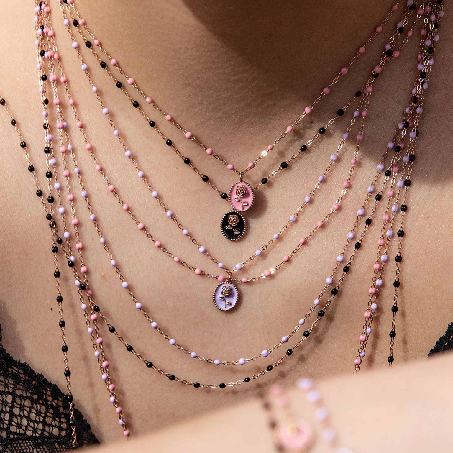 collier rose mauve, or rose, 42 cm