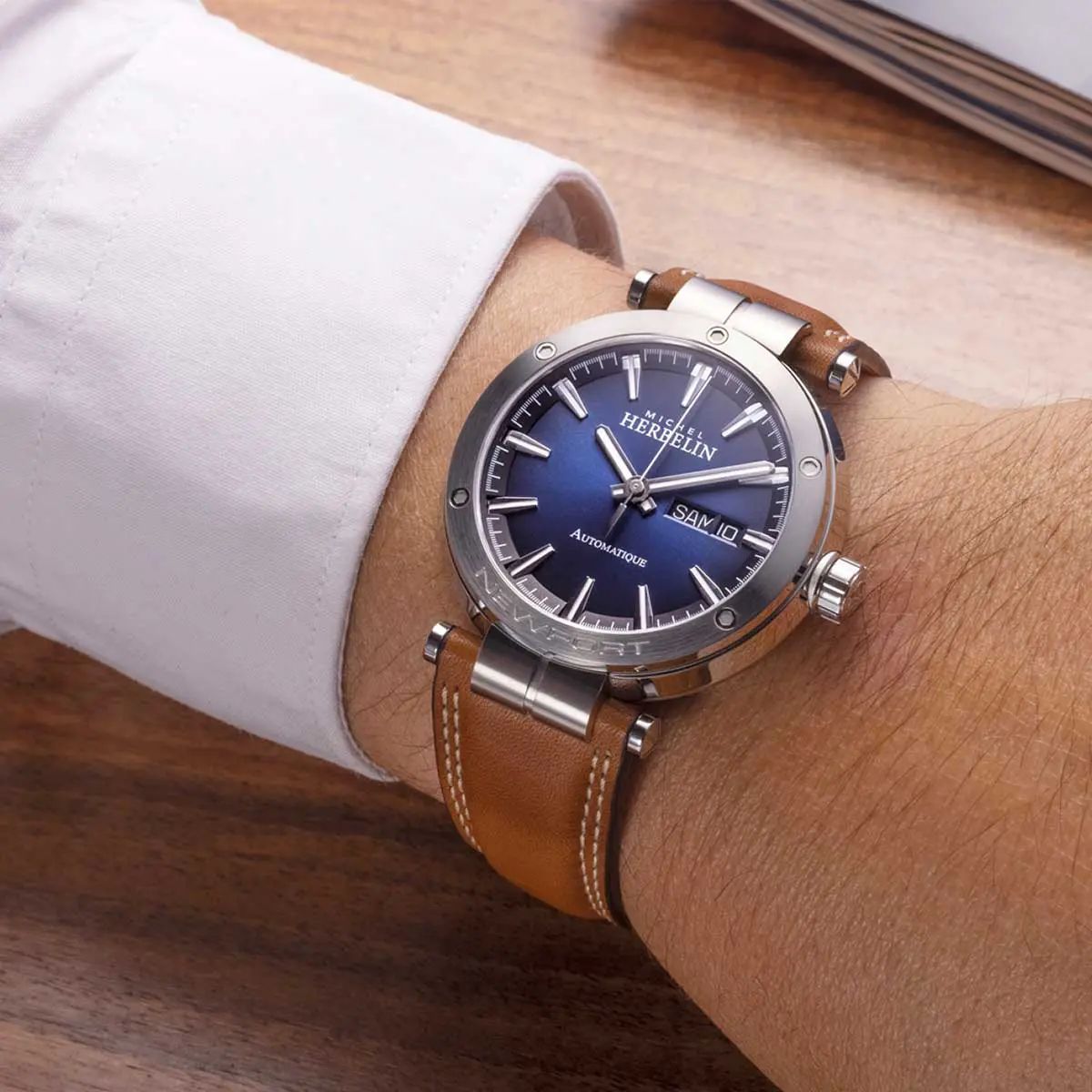 montre newport, bleu & cuir camel