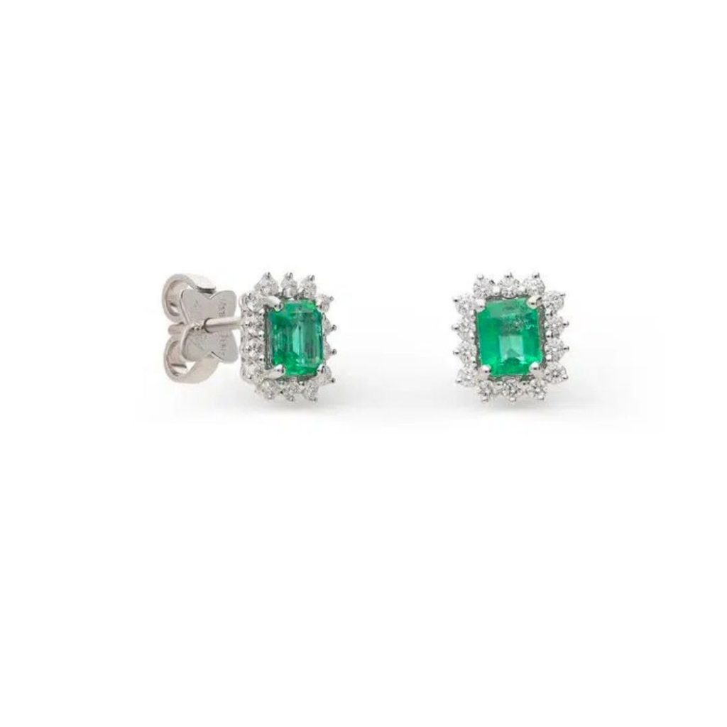puces d'oreilles émeraudes et diamants, or blanc