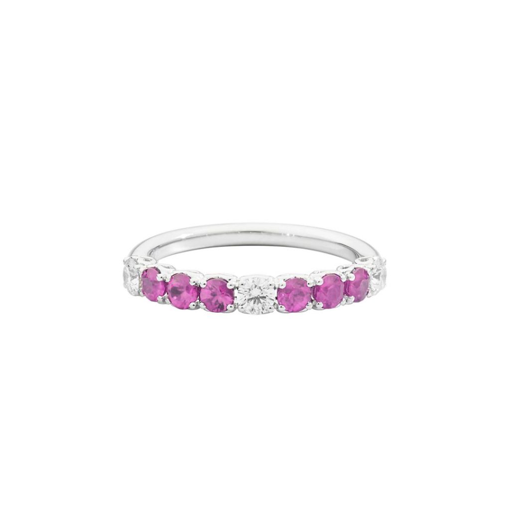 alliance diamants et saphirs roses, or blanc