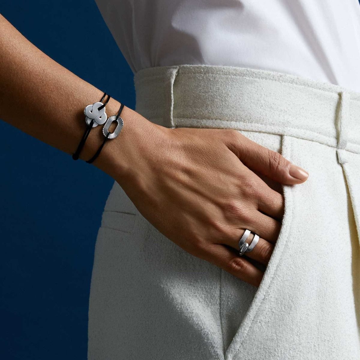 bracelet ruban argent, cordon noir
